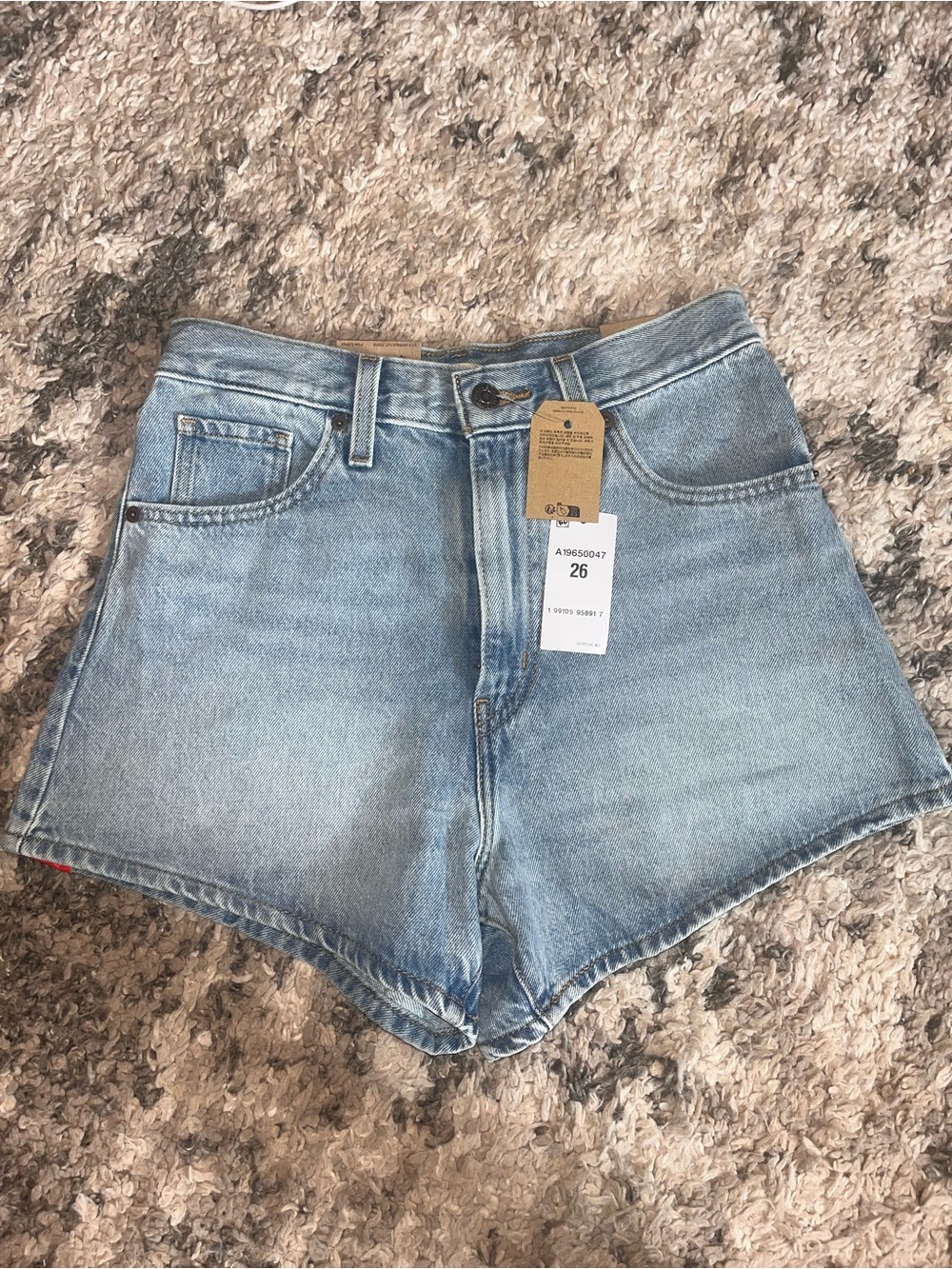 Levi's High-Waisted Mom Denim Shorts - Light Blue size 2 - Picture 2 of 5